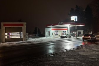 Tanken rund um die Uhr: Das bleibt an der B 101 in Lauter möglich - dank SB-Betrieb - Rund um die Uhr, also auch nachts, kann in Lauter weiterhin getankt werden. Der Betreiber hat gewechselt und bietet im Selbstbedienungsmodus auch eine Waschstraße an.