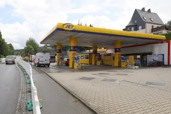 Tankstelle an B 169 in Bad Schlema wegen Umbau kurzzeitig geschlossen: Das ist geplant - An der Tankstelle an der Bundesstraße 169 in Bad Schlema wird derzeit gebaut.