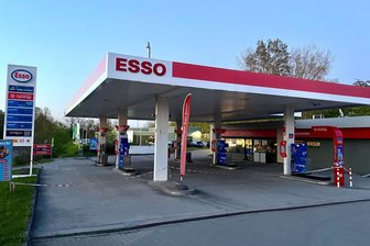 Tankstelle nach Brand weiter außer Betrieb – Ursache noch unklar - Die Esso Tankstelle an der Burgstädter Straße in Limbach-Oberfrohna bleibt geschlossen.