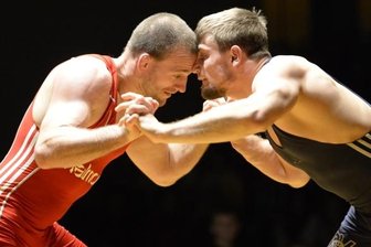 Tannen bieten Veilchen die Stirn - Thalheims Tobias Löffler (r.), der nach wie vor in RV-Diensten steht, musste sich 2015 in der 2. Bundesliga Aues Olympioniken Marcus Thätner geschlagen geben. 