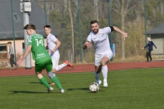 Tannen kassieren Heimpleite gegen abgezockte Oberlungwitzer - Robert Nitzsche (am Ball), hier gegen Reichenbrand, kassierte gegen Oberlungwitz seine fünfte Gelbe.