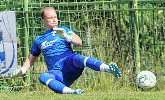 Tannen stellen Eiche in den Schatten - Tanne-Keeper Stefan Berger war auch gegen Eiche Reichenbrand der gewohnt sichere Rückhalt für die Thalheimer Defensive.