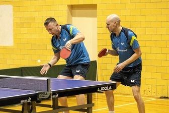 Tannenberger Tischtennis-Männer behalten im Derby die Nerven - Das Tannenberger Spitzendoppel Friedrich Sacher (l.) und Jan Vesely war auch in Gornsdorf nicht zu bezwingen. Mit 16 Siegen ist das Duo das erfolgreichste in der Landesliga.