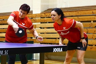 Tannenberger Tischtennis-Teams zahlen Lehrgeld - Teamchefin Ines Schmidt (l.), Peggy Schubert und die Frauen der SG Tannenberg/Crottendorf mussten gegen den Spitzenreiter eine Niederlage einstecken.