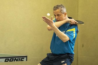 Tannenberger Tischtennisspieler vor der Relegation: „Wir wollen jetzt durchziehen“ - Volle Fokussierung auf den 40-Millimeter-Plastikball - wie hier Ales Vetysek - ist am Sonntag zur Relegation der Tannenberger erforderlich. Sie nehmen den Aufstieg zur Sachsenliga ins Visier.
