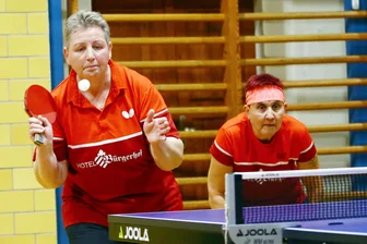 Tannenberger Tischtennisspielerinnen verpassen positiven Jahresabschluss - Grit Mehner (l.) und Beatrix Herrmann konnten in ihrem Doppel keine Punkte sammeln.