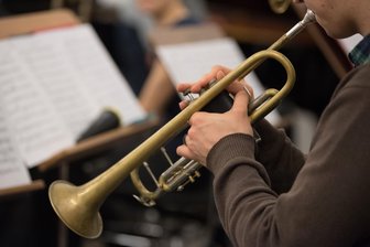 Tanz, Trödeln und Trompeten: Fünf Tipps für das Wochenende in Mittelsachsen - Sonntag gibt es ein Konzert für zwei Trompeten und Orgel in Mittweida (Symbolbild).