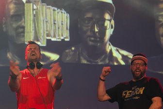 Tanzbegeisterte strömen zu Stereoact in die Plauener Festhalle - Stereoact in Action.