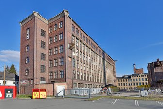 Tanzen in der Fabrik: Oberlungwitzer Industriedenkmal wird zur Disko - Das markante Tauscher-Gebäude war einst Strumpffabrik und soll nun zur "Tanzfabrik" werden.
