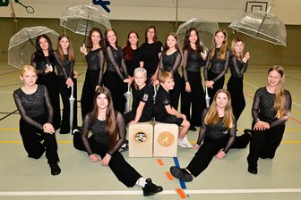 Tanzgruppe aus dem Vogtland fiebert ihrem ersten Auftritt entgegen - Seit November gibt es die Tanzgruppe TSG Flying Steps. Hinten Mitte rechts die Initiatorin Elisabeth Lengnick, links neben ihr Trainerin Stephanie Göschel.