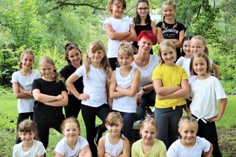 Tanzgruppe meistert ersten Auftritt - Vor dem Sommerfest an der Georgenkirche Flöha waren Tanzmäuse des Nachwuchsfördervereins ziemlich aufgeregt. Aber machten ihre Sache sehr gut und erhielten viel Applaus. 