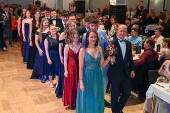 Tanzpaare glänzen bei Abschlussbällen in Frankenberg - durch Tänze und Umgangsformen - Zum Abschlussball der Tanzschule Kießling zeigten Schüler aus Hainichen ihr Können.