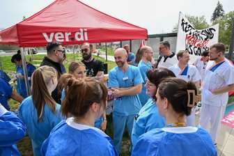 Tarifstreit am Klinikum Chemnitz: 3500 Beschäftigte wollen deutlich mehr Geld - Auftakt zur Tarifverhandlung mit dem Klinikum Chemnitz: Verdi forderte für tausende Beschäftigte acht Prozent mehr Lohn.