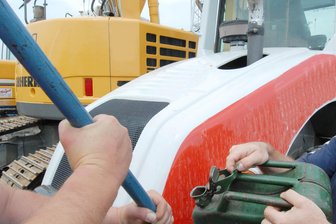 Tatort Baustelle: Mehrere Hundert Liter Diesel in Auerswalde gestohlen - Aus Baumaschinen zapften unbekannte Täter in Auerswalde bei Lichtenau Diesel ab, Beispielfoto.