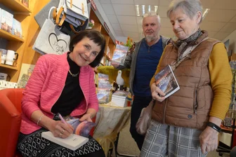 Tatort Buchhandlung in Auerbach: Krimi-Fans treffen vogtländische Autorin -