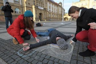 "Tatort" Chemnitz: Guerilla-Aktion auf dem Theaterplatz - 