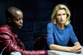 Tatort-Kolumne: Gespinste im Hirn - Ermitteln in der rechten Szene: Anaïs Schmitz (Florence Kasumba, links) und Charlotte Lindholm (Maria Furtwängler). 