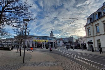 Tatort Postplatz: Wie viele Täter waren beim Angriff auf einen Plauener beteiligt? - 2025 soll der Angeklagte einen Mann auf dem Plauener Postplatz geschlagen haben.