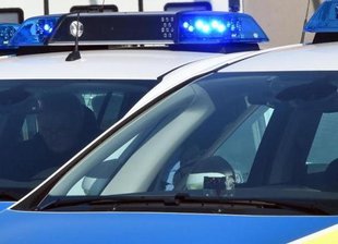 Tatverdächtige nach fremdenfeindlicher Straftat in Halsbrücke gesucht - Nach einer mutmaßlich fremdenfeindlichen Straftat suchen Staatsanwaltschaft Chemnitz und Landeskriminalamt Sachsen nach zwei Tatverdächtigen.