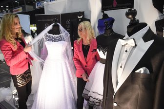 Tauben, Tüll und Torten bei Hochzeitsmesse in Chemnitz -