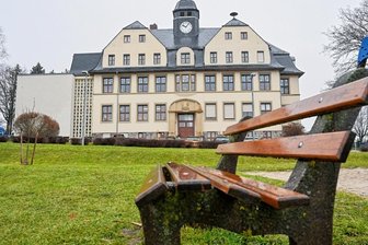 Taura ändert Pläne für Kitaneubau - In Taura soll mehr Platz für Krippen- und Kindergartenkinder geschaffen werden. Doch der Auszug aus den Räumen der Grundschule stößt auf mehr Hürden als gedacht.