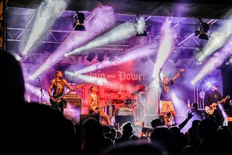 Tausende Kilometer für einen Auftritt: Festival holt Szenegröße ins Erzgebirge - Die US-Band Terror brachte im vergangenen Jahr das Publikum zum Toben.
