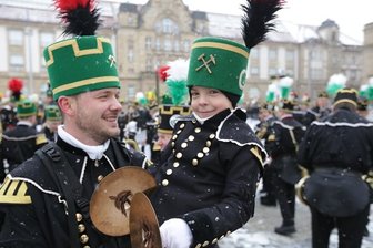 Tausende Zuschauer erleben Bergparade in Chemnitz -