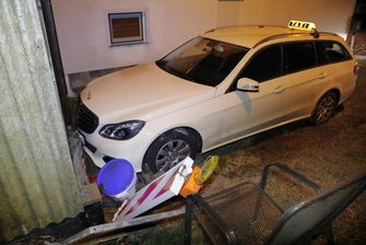 Taxi-Dieb nach Verfolgungsfahrt in Chemnitz gestellt - Die Flucht mit dem gestohlenen Taxi endete in Draisdorf.