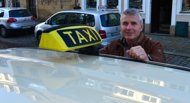 Taxifahren im Landkreis soll teurer werden - Michael Altmann, Taxi-Unternehmer aus Mittweida, spricht sich für eine schnelle Erhöhung des Tarifs aus. 
