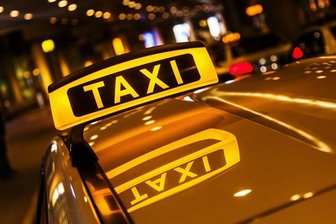 Taxikosten für Flüchtlinge - Amt reagiert auf Kritik - Taxifahrten von Flüchtlingen zum BAMF soll es künftig kaum noch geben.