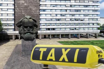 Taxivermittlungs-App Free Now in Chemnitz verfügbar - In Chemnitz ein Taxi zu buchen wird einfacher. Foto: Rainer Weisflog/Imago, Toni Söll