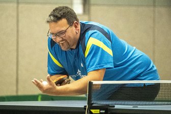 Team aus dem Erzgebirge macht Klassenerhalt in der Tischtennis-Sachsenliga perfekt - Der bullige Offensivmann Stefan Meiner holte im Kreisderby zwei Siege im ersten Paarkreuz.