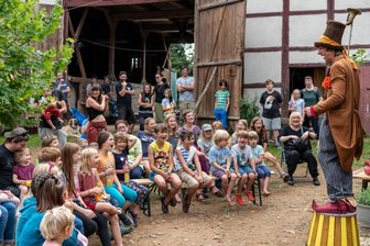 Team der Kulturscheune hat viele Ideen - Bereits zum fünften Mal wurde unlängst an der Kulturscheune in Weiditz ein Hoffest gefeiert. Dabei sorgte unter anderem Janko Lehmann für beste Unterhaltung. 