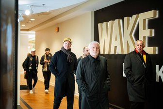 Teamgeist und klare WM-Rollen: Nagelsmanns Pläne und Träume - Bundestrainer Nagelsmann geht mit Sportdirektor Völler durch das WM-Camp. (Archivbild)