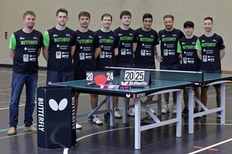 Teammanager des Tischtennis-Zweitligisten TTC Sachsenring im Interview: „Steht die Mannschaft schon mit dem Rücken zur Wand?“ - Christian Hornbogen (im Foto ganz links) sieht seine Mannschaft in der 2. Tischtennis-Bundesliga derzeit mit dem Rücken zur Wand stehen.