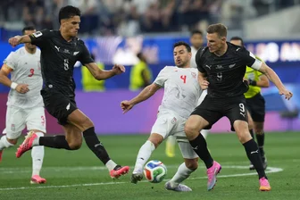 Teams verwechselt - Türkischer Sender zieht Kommentator ab - Ein türkischer TV-Kommentator verwechselte das iranische und das neuseeländische Team.