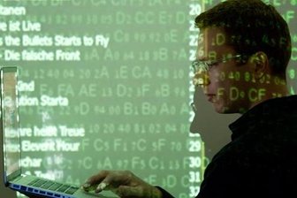 Marcel Karras, 30-jähriger IT-Spezialist des sächsischen Landeskriminalamts, hat die neue Software mit entwickelt.