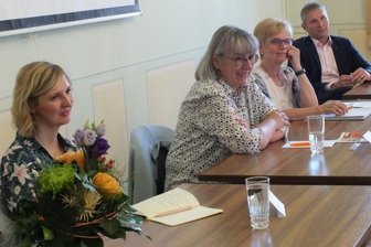 Technikbotschafter soll Ältere in digitale Welt begleiten - Bei dem Treffen der Aktiven des Seniorenrats und des Jugendladens waren unter anderem dabei (v. l.): Nelle Jung, Christiane Schifferdecker, Elly Martinek und Frank Dehne.