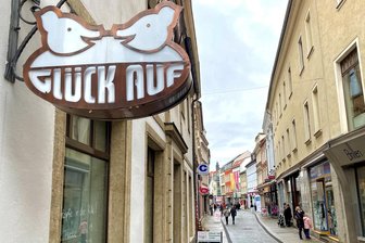 „Technische Probleme“: Wann gibt es beim Zwickauer „Glück Auf“-Imbiss wieder Nudeln? - Hier kehren normalerweise viele Zwickauer für ihr Mittagessen ein. Seit es nur noch eine kleine Auswahl gibt, sind es deutlich weniger.