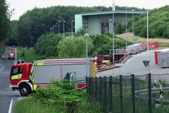 Technischer Defekt in Müllanlage: Neun-Stunden-Einsatz für Feuerwehr - Feuerwehreinsatz an der Restabfallbehandlungsanlage Chemnitz