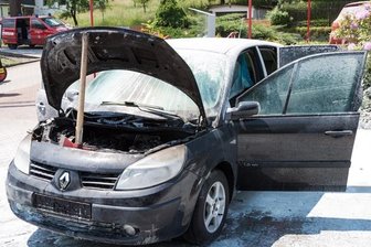 Technischer Defekt löst Pkw-Brand aus -