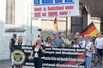 Technologiepionier und politisches Sorgenkind - Wo steht der Osten? - Politisch tickt der Osten etwas anders: Die AFD - hier ein Foto aus Görlitz - findet in den neuen Ländern mehr Anhänger. 