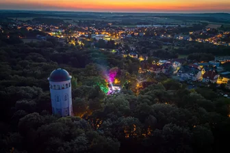 Technoparty, Feuerwehrfest oder Musiknacht: Burgstädt setzt den Rotstift an - Die Technoparty „House im Hain" findet jedes Jahr im Wettinhain in Burgstädt statt.