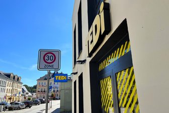Tedi-Filiale in Hainichen: Handelskette bestätigt geplanten Eröffnungstermin - Die Tedi-Filiale am Markt in Hainichen am Montag.