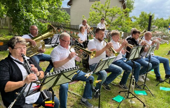 Teichfest in Brockau: Blasmusik und Rundfahrt auf dem Dorfteich - 