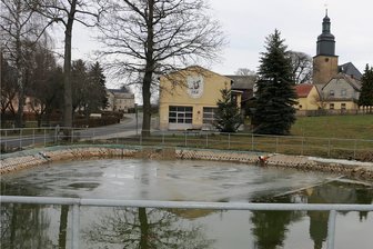 Teichsanierung in Ebersgrün kann endlich beginnen - Die Teichsanierung in Ebersgrün war mehrmals verschoben worden, nun kann sie losgehen.