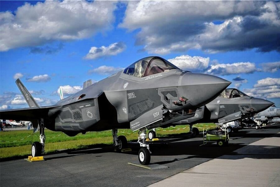 Teile für F-35-Kampfjet aus Sachsen? Rheinmetall hält sich bedeckt - Der Tarnkappenjet F-35 gilt als der derzeit modernste der Welt. Er soll voraussichtlich ab dem Jahr 2028 die bisher genutzten und veralteten Tornado-Flugzeuge in der Bundeswehr ersetzen. 
