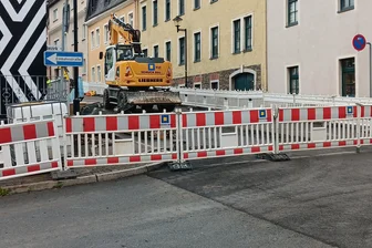 Teilfreigabe von wichtiger Straße in Marienberg – Einbahnstraßen wieder aktiv - Einbahnstraßenreglung aktiviert: Die Töpferstraße in Marienberg ist wieder befahrbar.