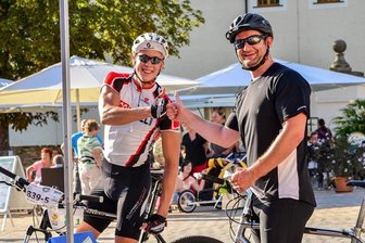 Teilnehmerrekord beim Freiberger Fahrrad-Zickzack - Los ging es für die Radler am Schlossplatz.
