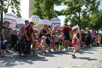 Teilnehmerrekord in Zschopau: Burgen- und Landschaftslauf findet großen Anklang - Schon beim Lauf der Jüngsten herrschte großer Andrang.